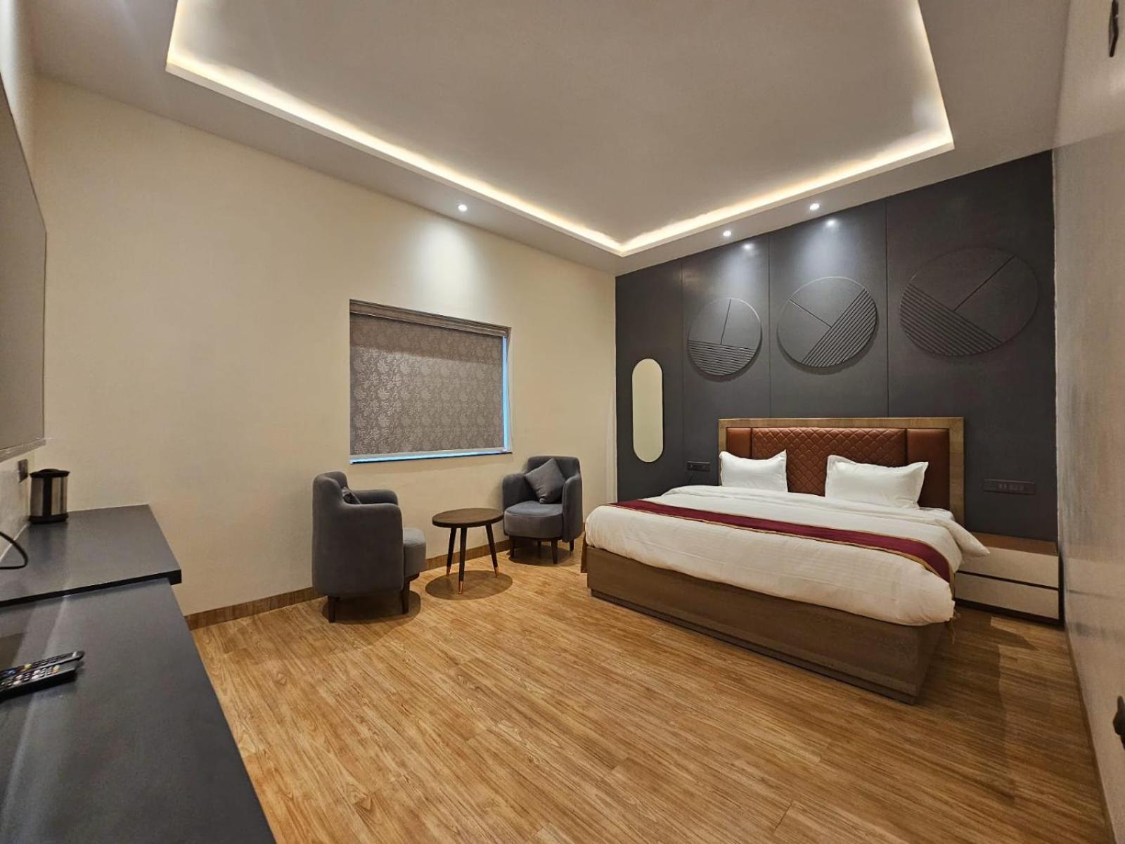 דהראדון Hotel Elara מראה חיצוני תמונה
